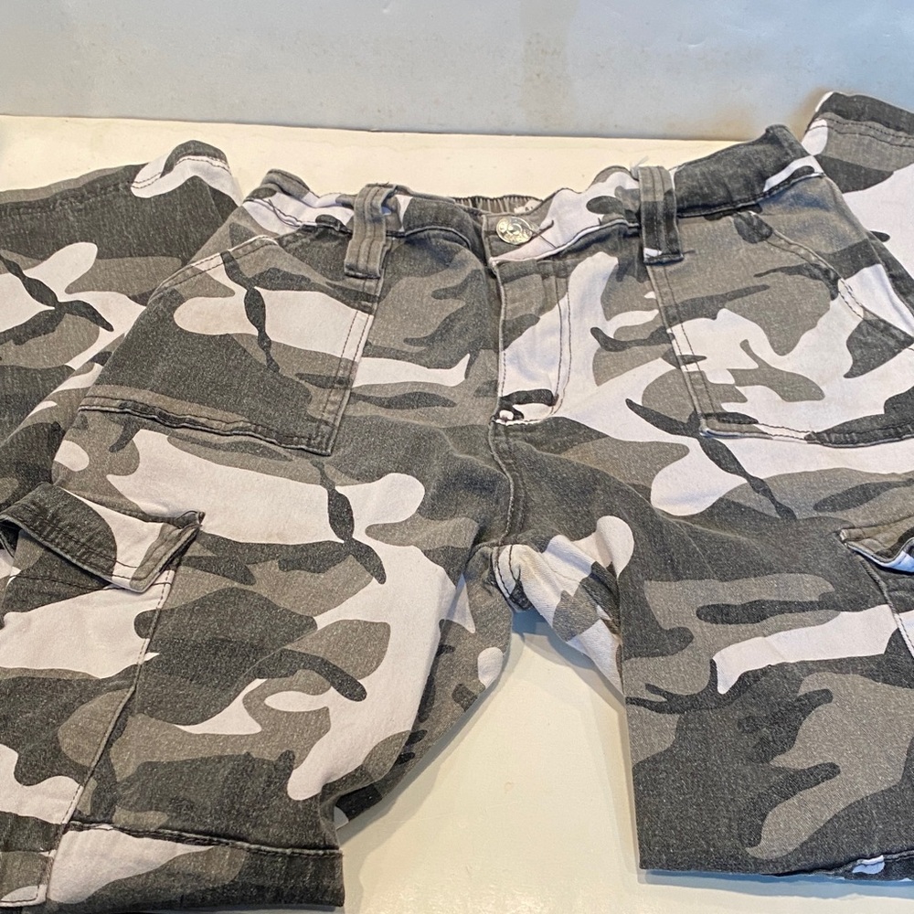 Almost Famous Gray Camo Cargo Jeans